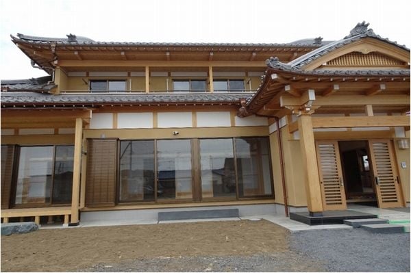 建築本体が竣工し完成現場見学会が行われ、 ５０組の見学者で賑わいました。